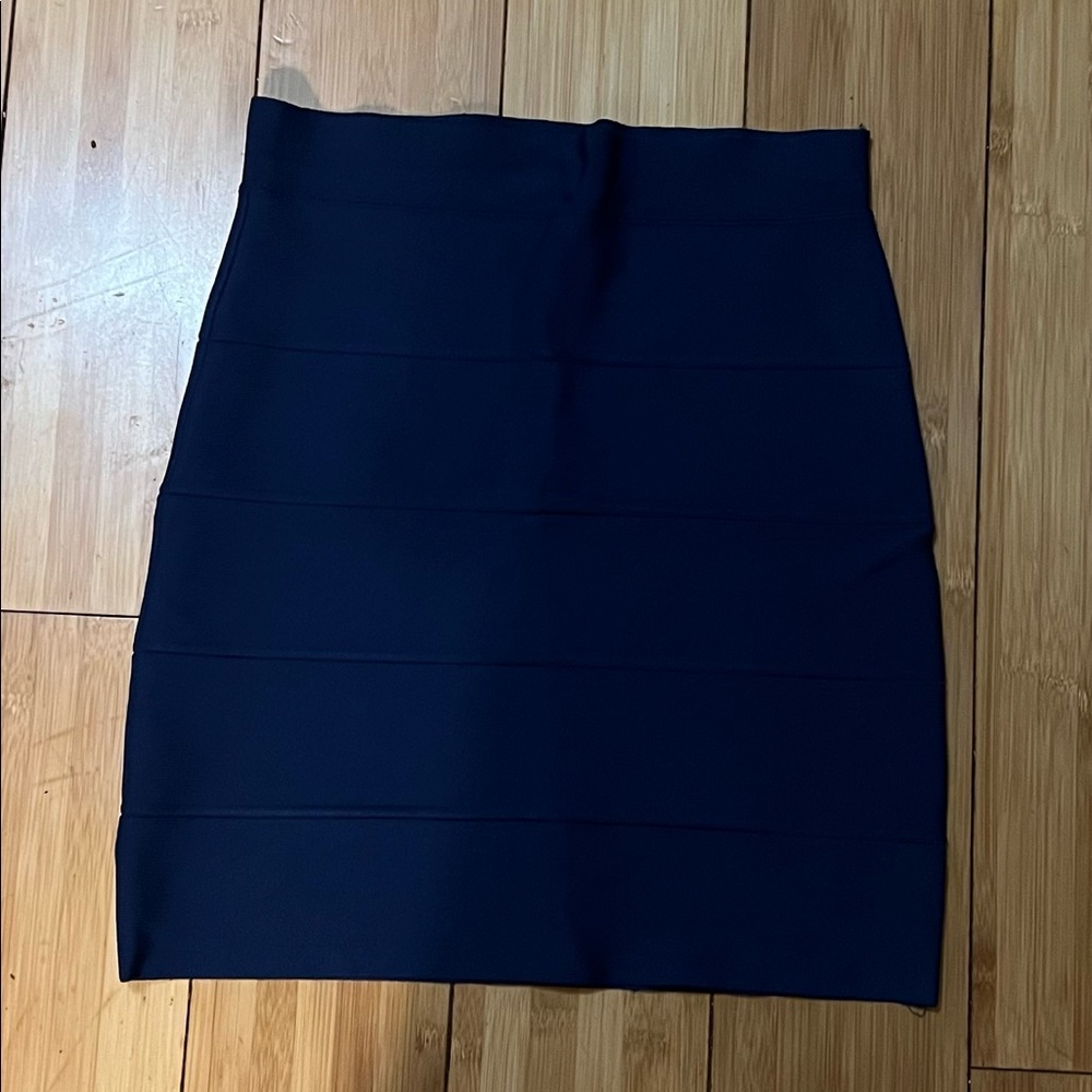 BCBGMAXAZRIA Simone Textured Power Skirt In Navy Blue size Medium